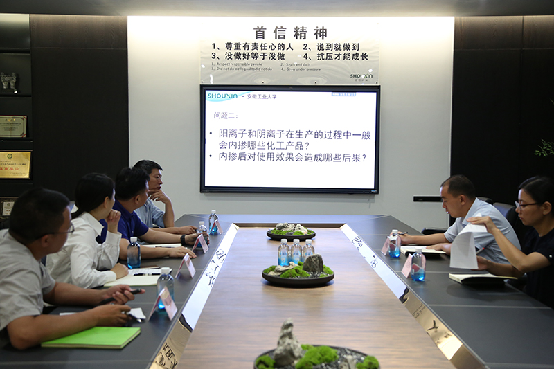 這就和首信OEM模式一樣，從配方的研發(fā)、原材料的把控、工藝流程的監(jiān)管以及成品出入倉的雙重監(jiān)督檢測，有效的保證了產(chǎn)品質(zhì)量的穩(wěn)定性。